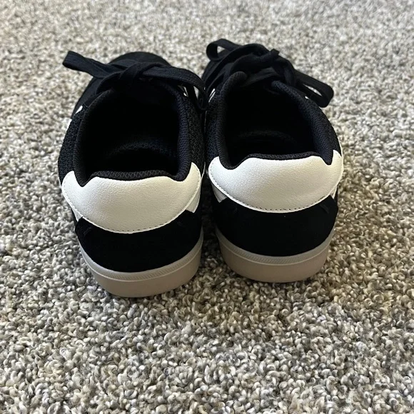 NWOT Eileen Fisher Black and Cream Sneakers, super light and comfortable, sz 7.5 - Picture 4 of 8